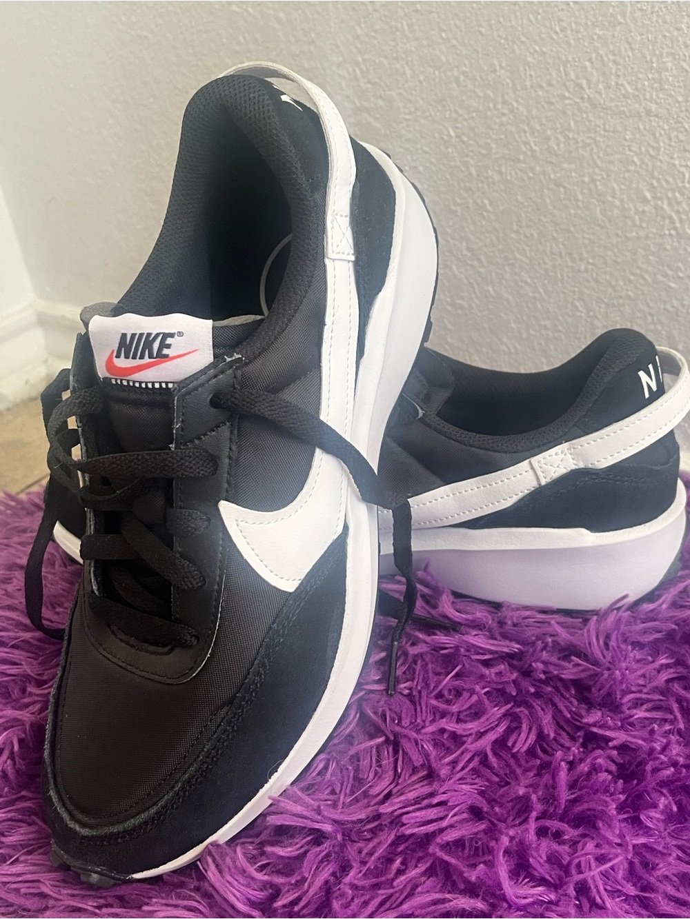 Nike Women’s Black & White Low-Top Sneakers - Picture 2 of 8